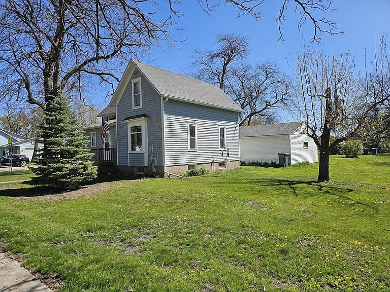 304 Marvin Ave photo 2