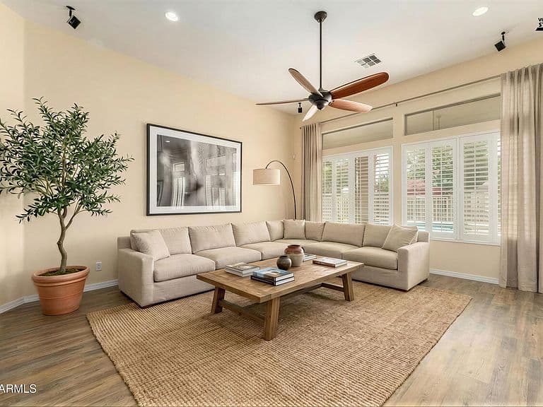 17923 W Echo Ln photo 4