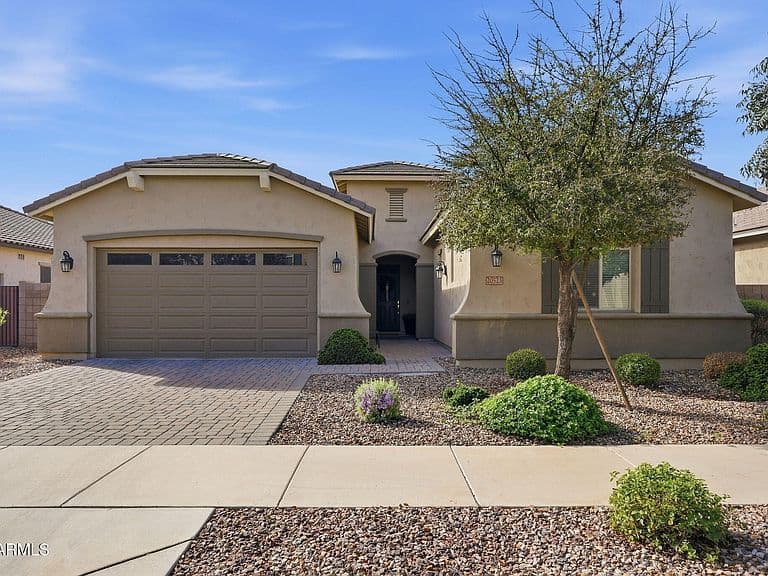 20523 E CARRIAGE Way photo 1