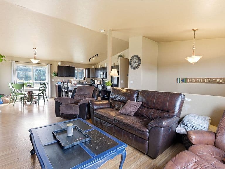 28 W Ashley Hills Dr photo 5