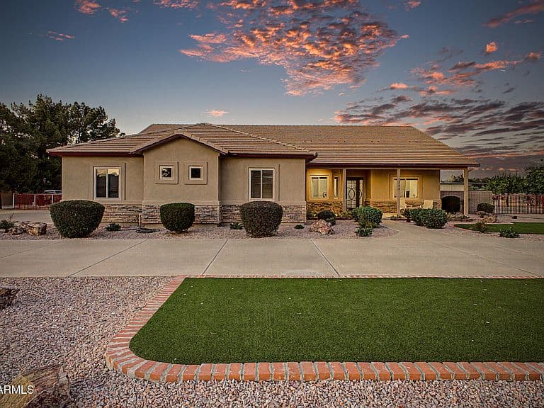 1744 E COUNTRY Lane photo 4