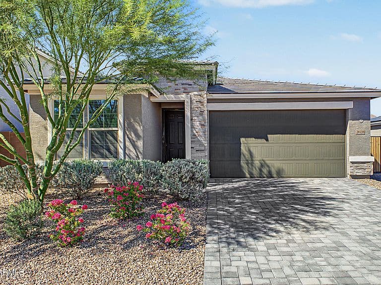 2028 E ESCONDIDO Place photo 1
