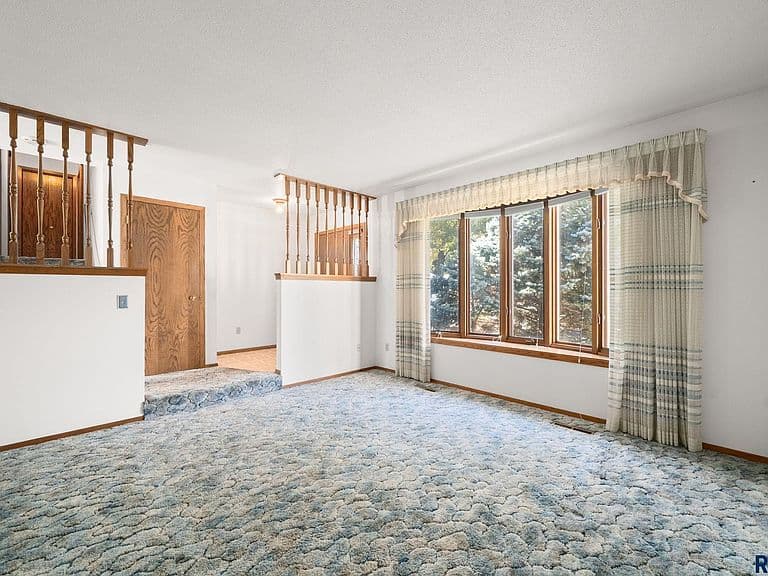 2104 S Devon Dr photo 3