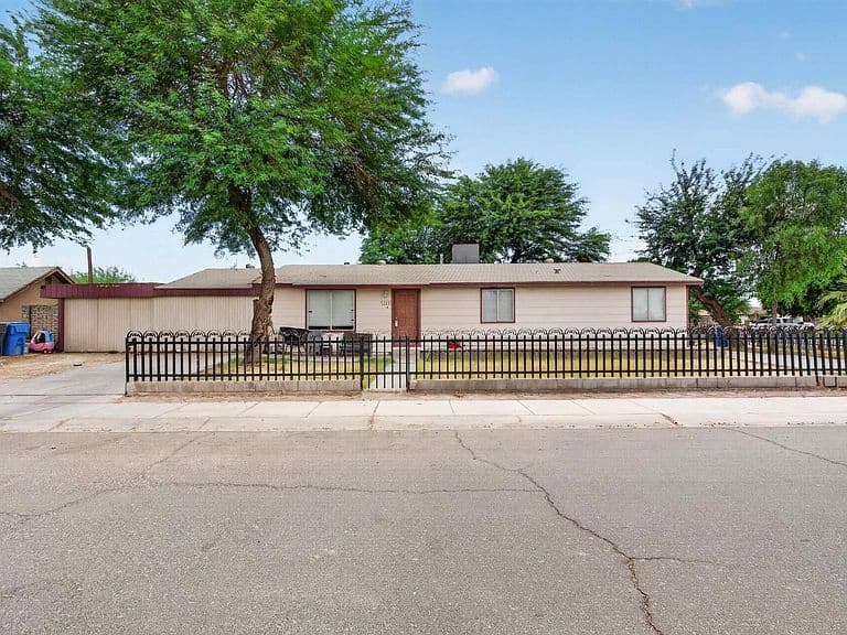 349 W Joshua St photo 3