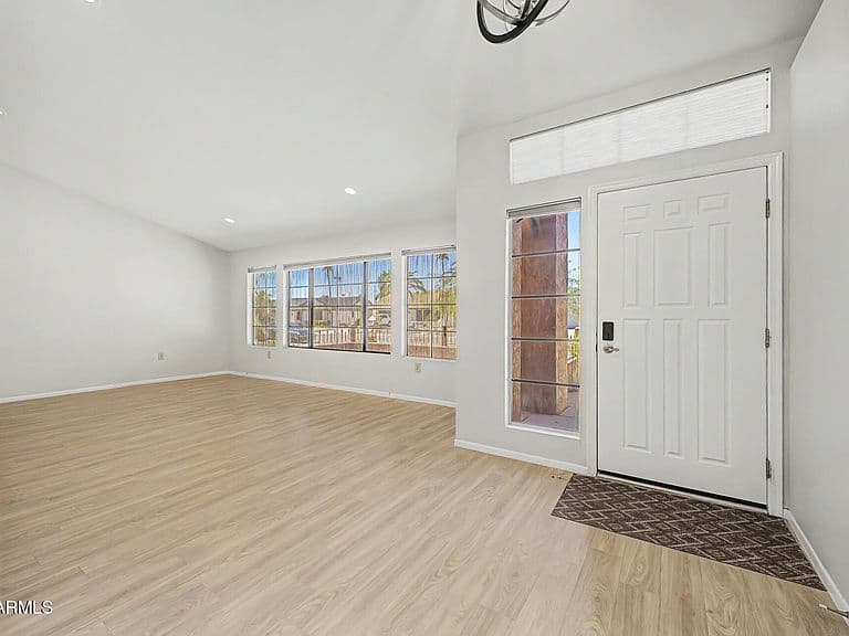 17211 N DESERT GLEN Drive photo 2