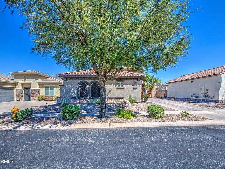 940 E Bellerive Place photo 3