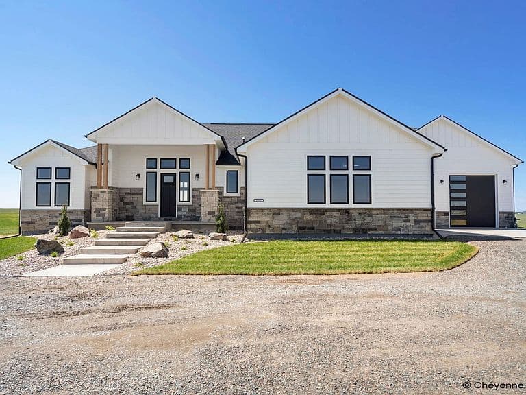 2593 McCrae Rd photo 1