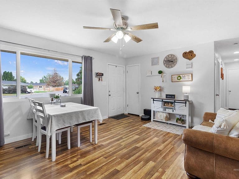 107 Birchwood Cir N photo 5