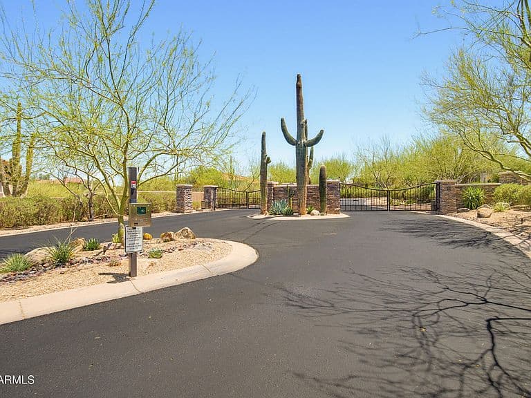 37087 NE GREYTHORN Circle photo 3