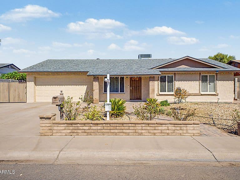 1608 W STRAFORD Drive photo 2