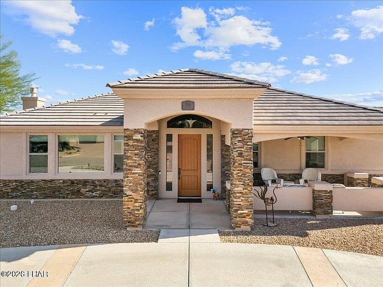 2358 Tee Dr photo 2