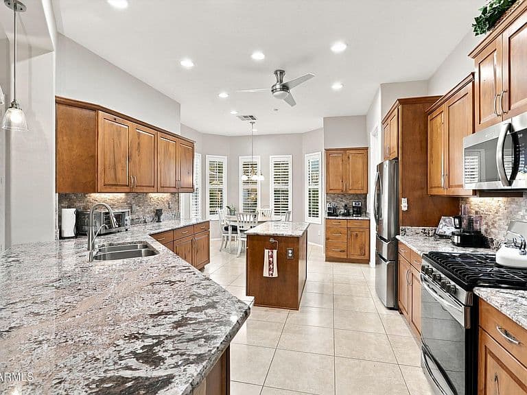 12370 W ROBERTA Lane photo 2
