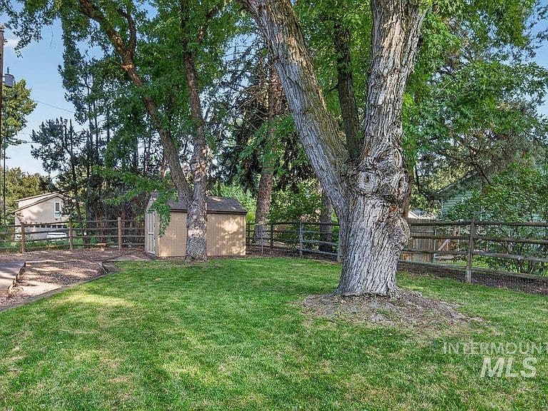 1383 E Fall Ct photo 3