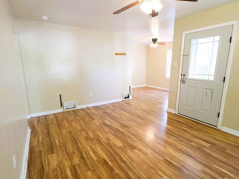 1726 Salsbury Ave photo 4