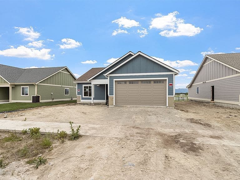 761 Foxglove Dr photo 4