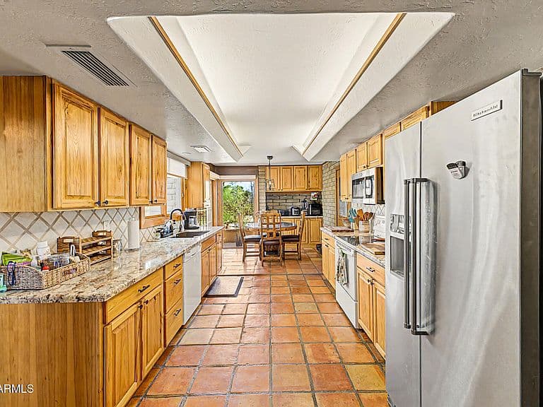 6510 E DIXILETA Drive photo 5