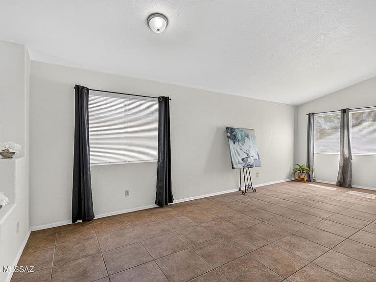 8837 S Desert Rainbow Dr photo 4