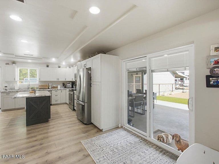 1805 W Kelly Dr photo 2