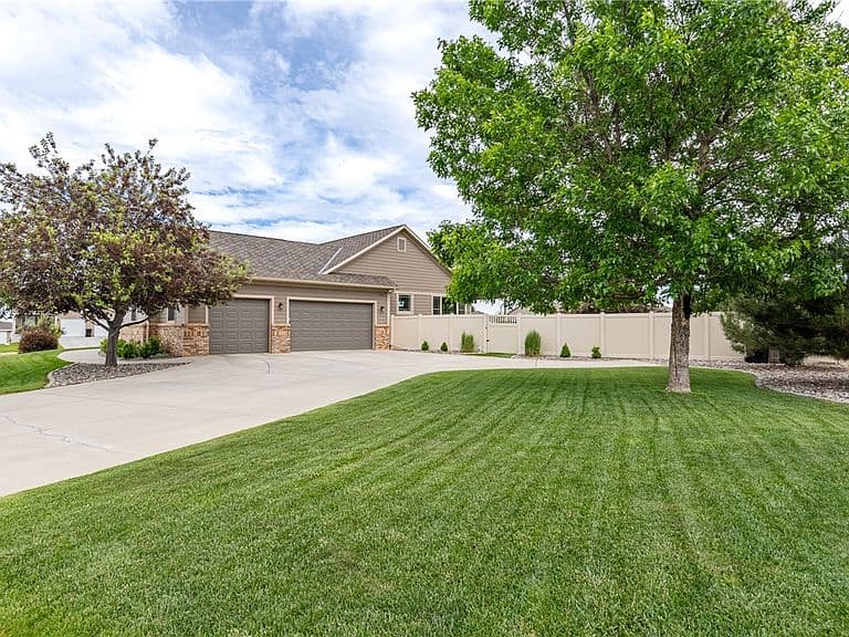 2071 Greenbriar Rd photo 2