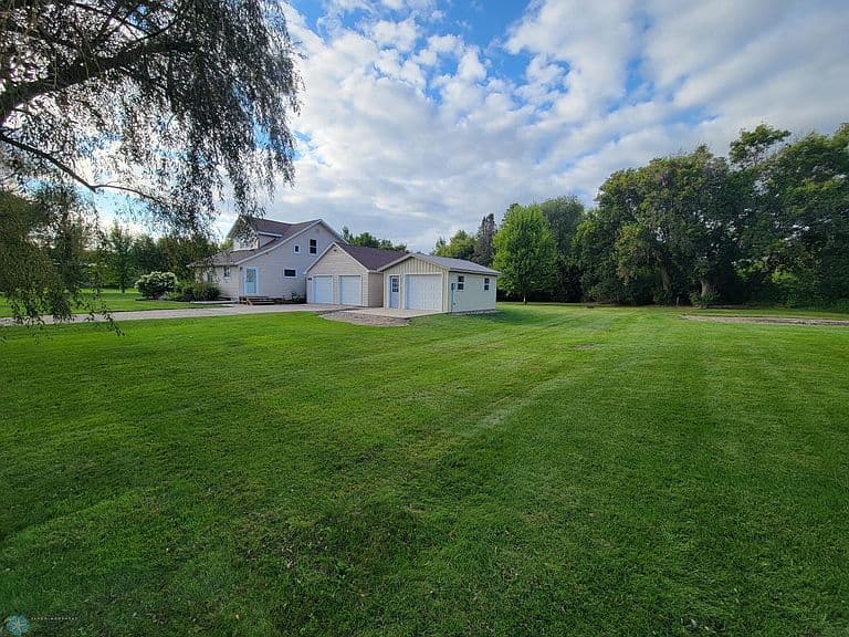 551 Wall Ave photo 3