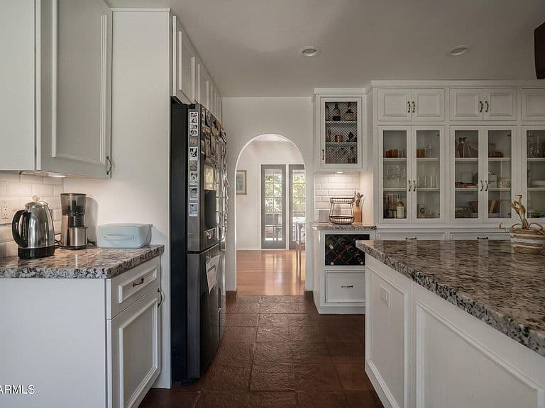25 E ECHO Lane photo 4