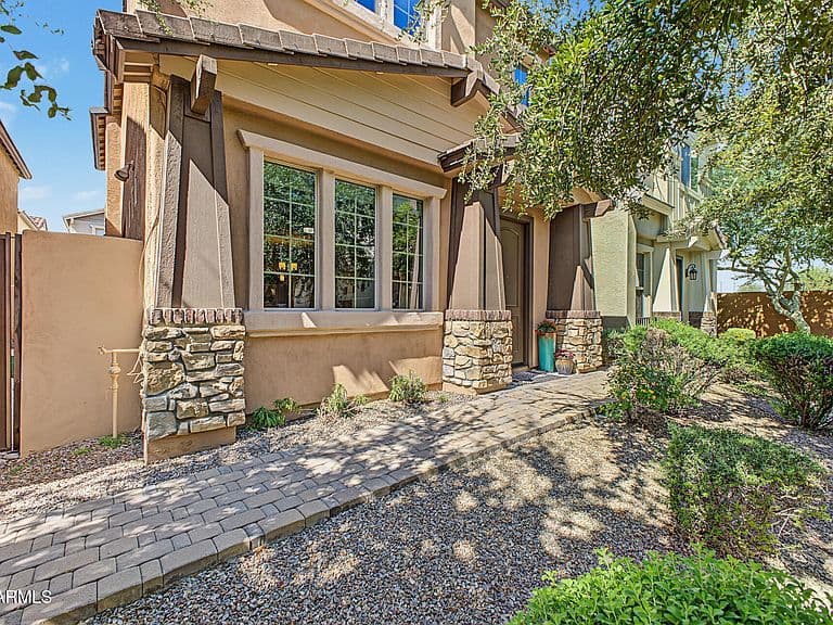 2040 E HEARTWOOD Lane photo 4