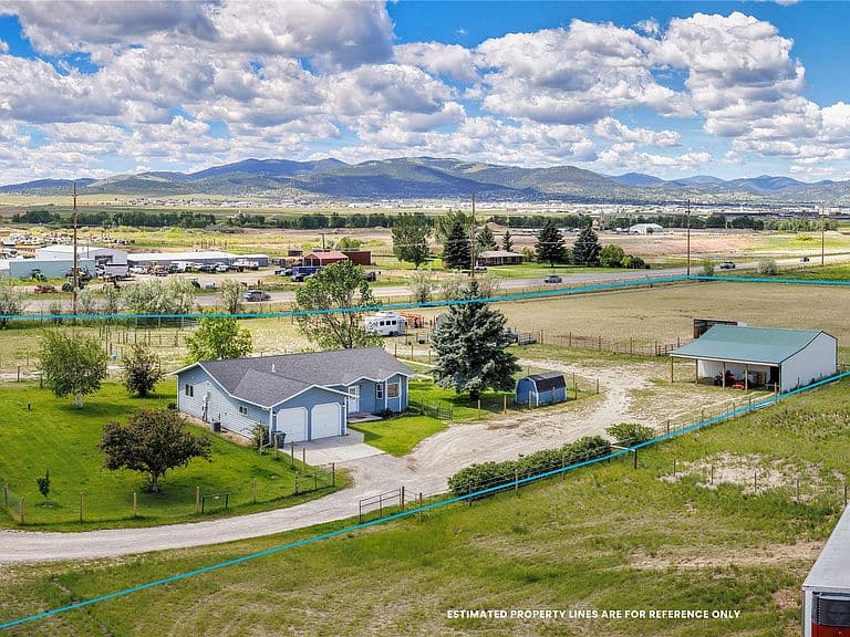 3120 Baldy Dr photo 2