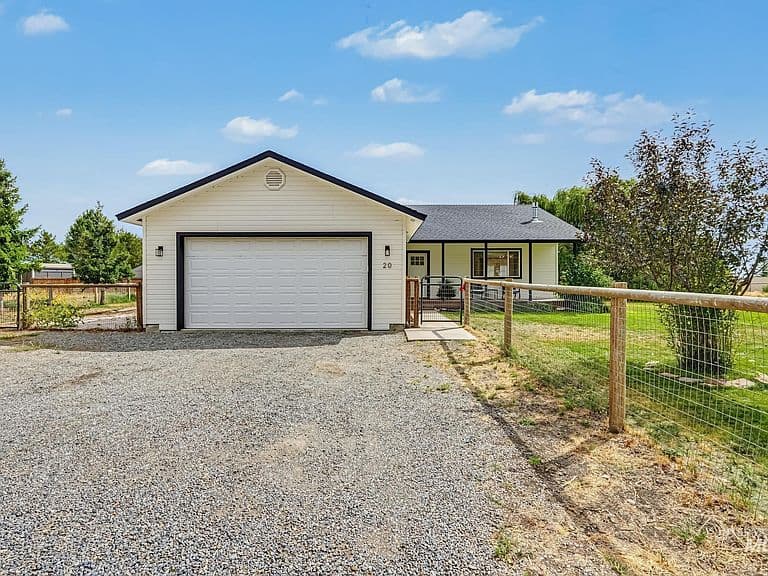 20 Janice Ln photo 1