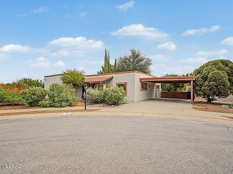 810 N Placita La Canoa photo 1