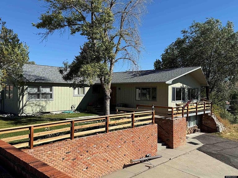 806 Amoretti St photo 1