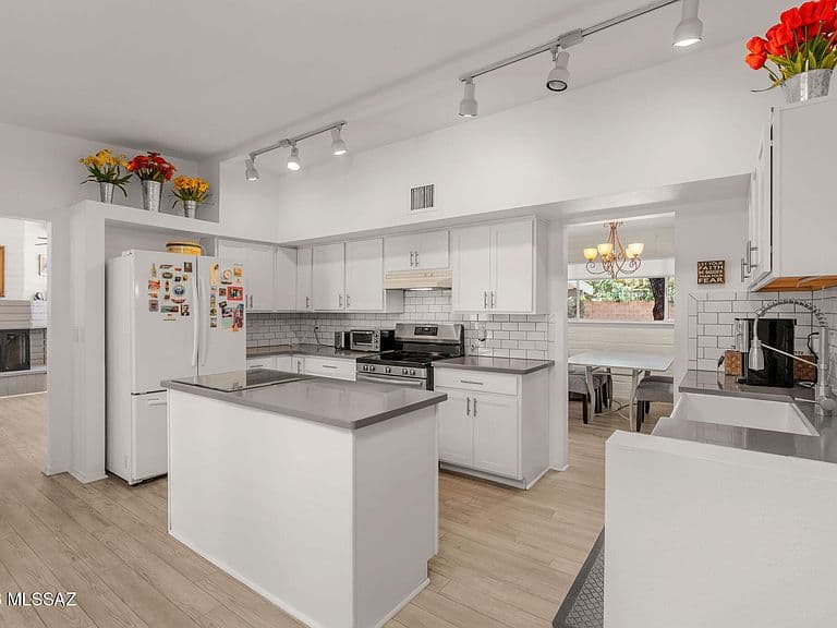 2435 N Bahana Dr photo 3