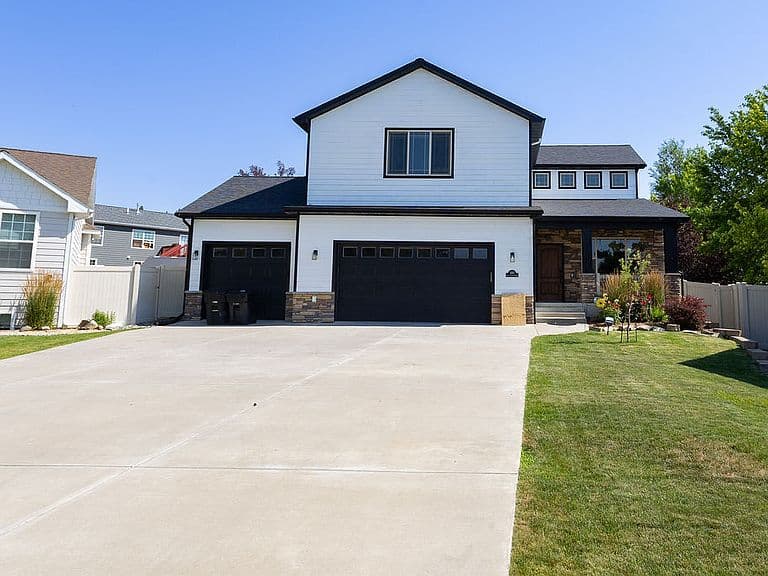 3015 Cove Creek Cir photo 1