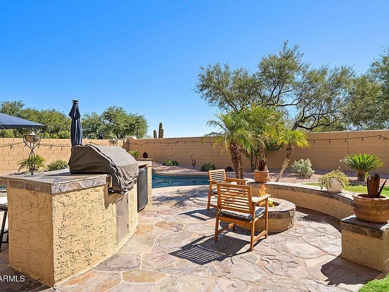 7321 E Tailfeather Drive photo 3