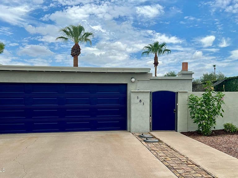 181 LAGUNA Drive W photo 2