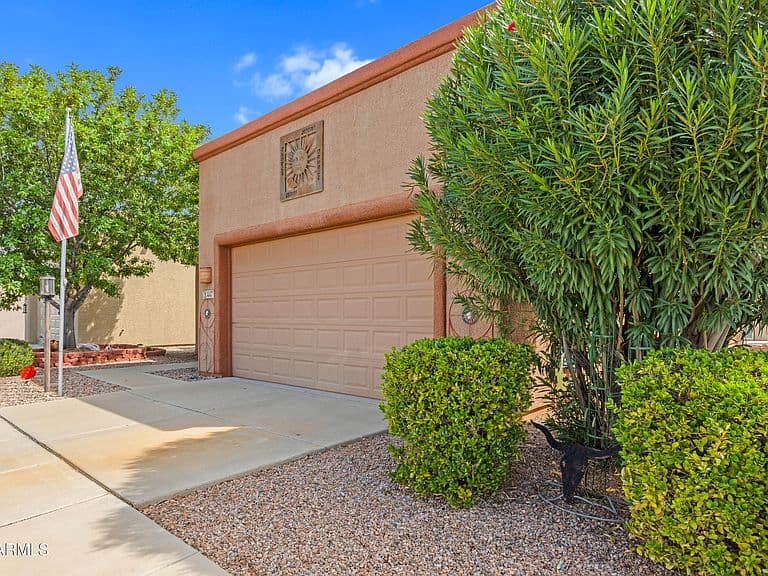 447 S Meadowood Lane photo 3