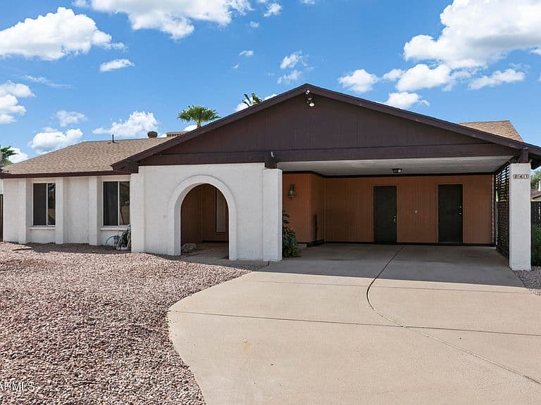 841 E PARADISE Lane photo 4
