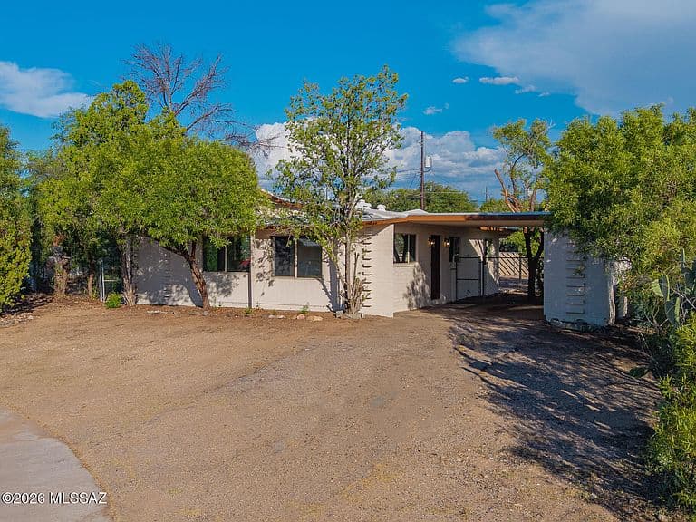 551 S Kent Pl photo 2