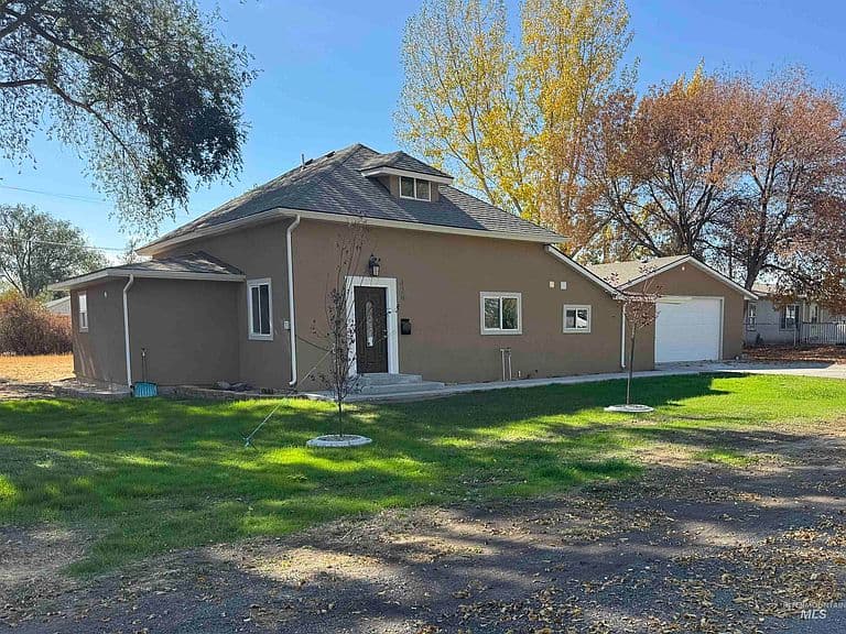 429 3rd Ave W photo 1