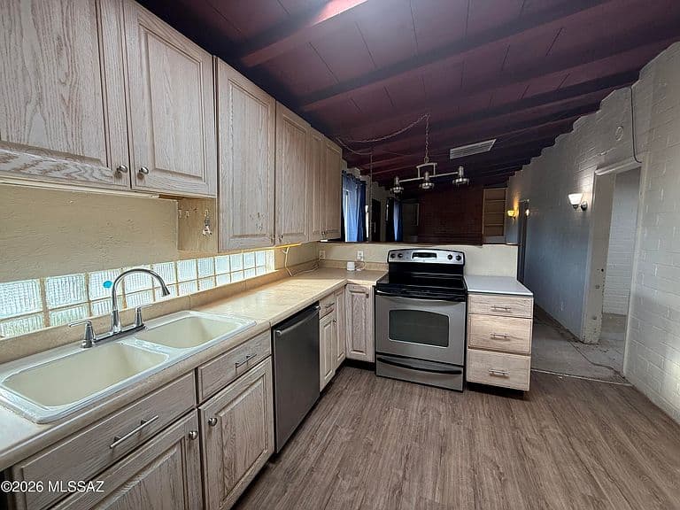 2514 N Sycamore Blvd photo 3