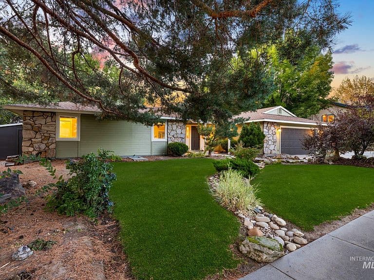 2013 S Coloma Way photo 3
