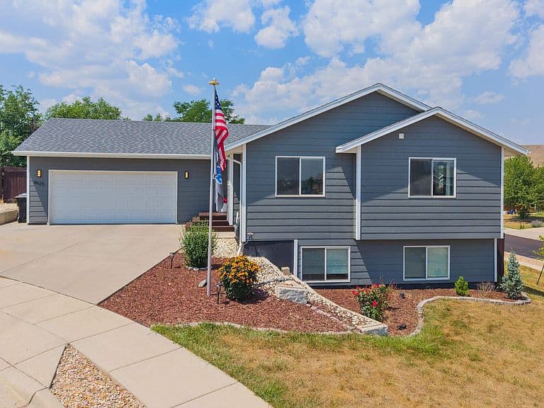 4625 Wisteria Ct photo 2