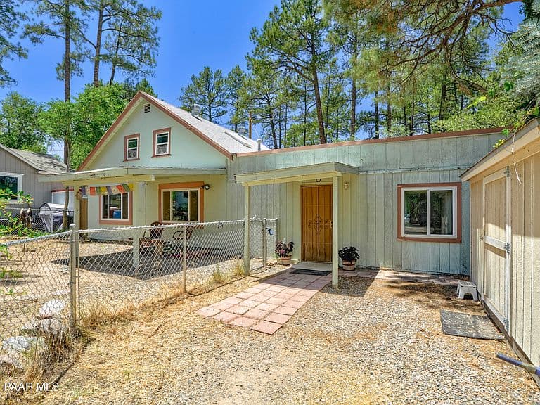 210 Cory Ave photo 2