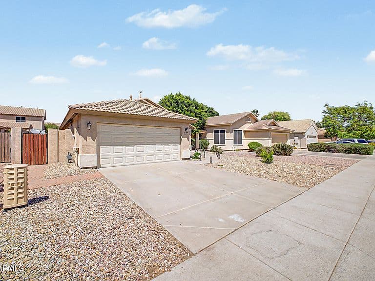 8160 W MARY ANN Drive photo 3