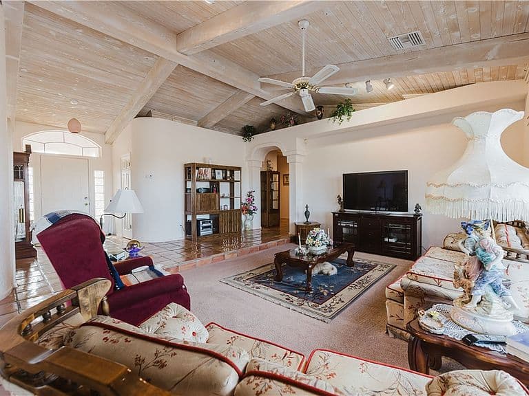 1837 Wolf Road photo 4