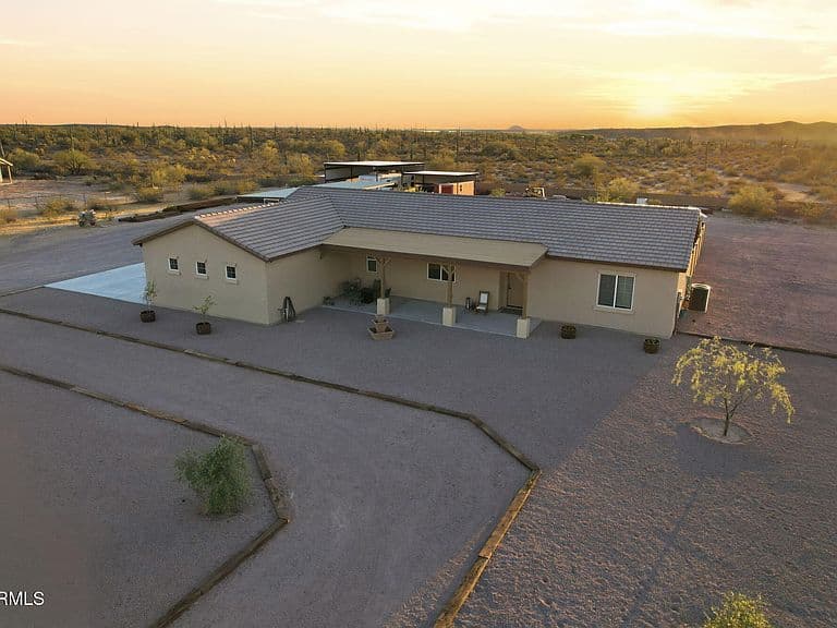 23086 N BRONZE Lane photo 1
