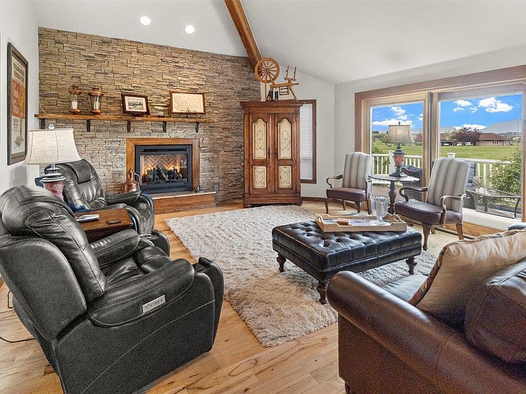 1333 Creekside Dr photo 2