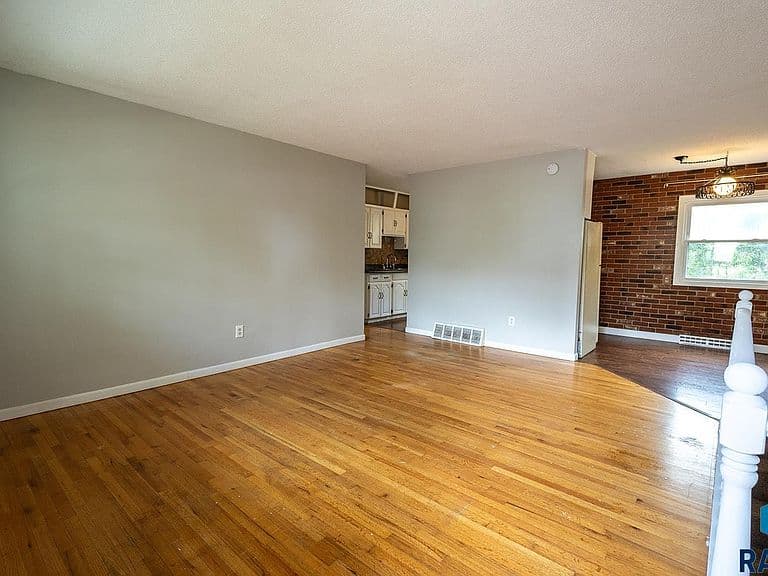 1305 S Point Dr photo 5
