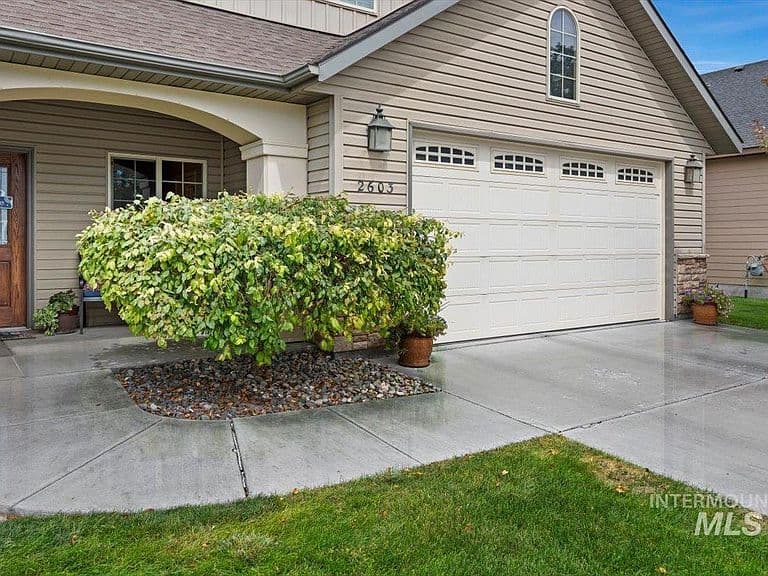 2603 Carriage Way photo 3