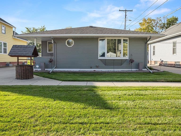 115 3rd Ave S photo 1