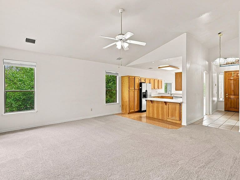 1119 S Mountain View Dr photo 4